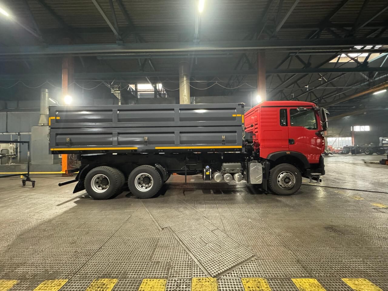 Самосвал HOWO T5G-X